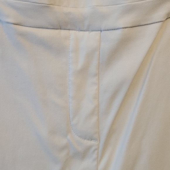 ππHOST PICKπ 3 for $30 π White Capri Pants - Size 24 - Picture 3 of 6